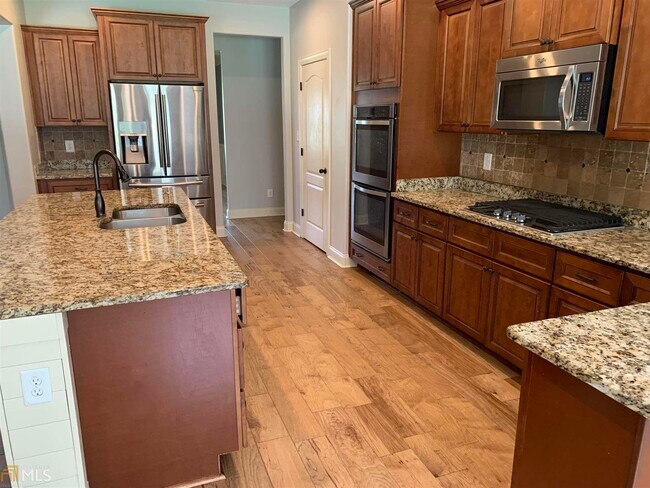 Building Photo - 350 Grandmas Ln