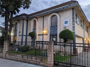 Building Photo - 13424 Tracy St