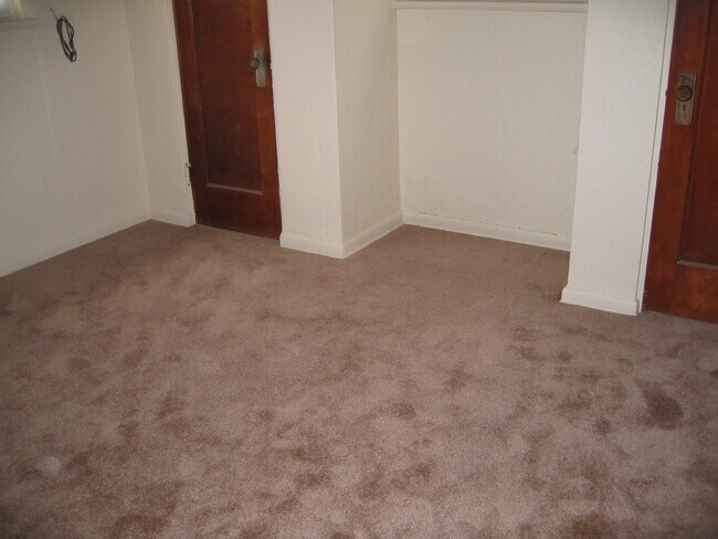Bedroom/2 closets - 867 McClain Rd
