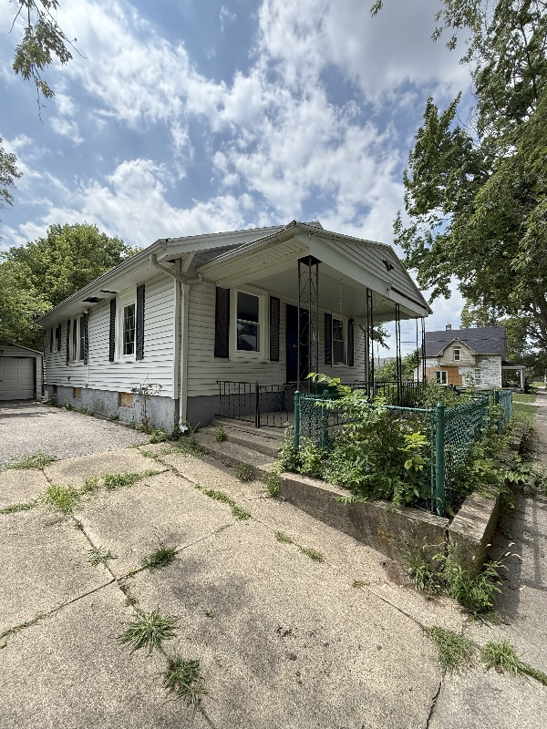 Building Photo - 225 W Leafland Ave