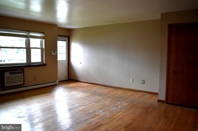 Building Photo - 702 Kenilworth Ave