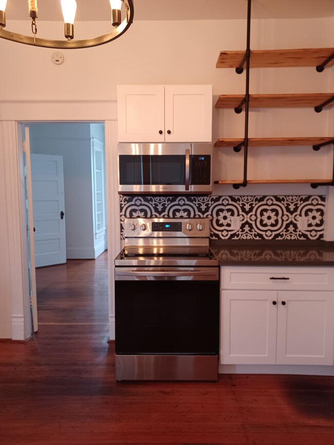 Newly remodeled kitchen - 509 S 15th St