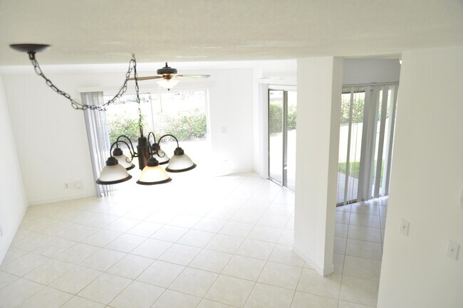 Building Photo - 3344 Alba Cir