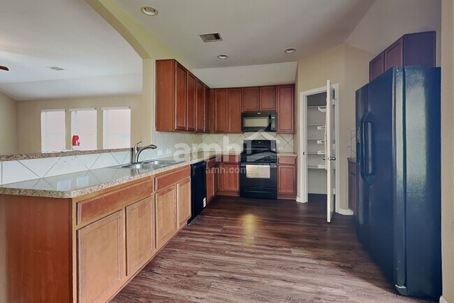 Foto del edificio - 28606 Lockeridge Farms Dr