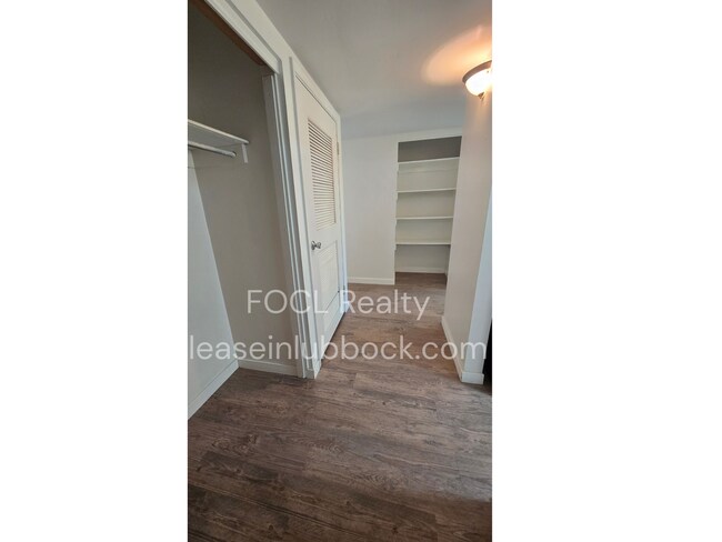 Foto del edificio - Affordable, updated 3/1/Carport