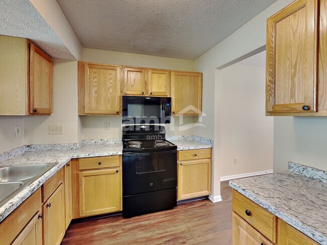 Building Photo - 3695 Carriage Run Dr