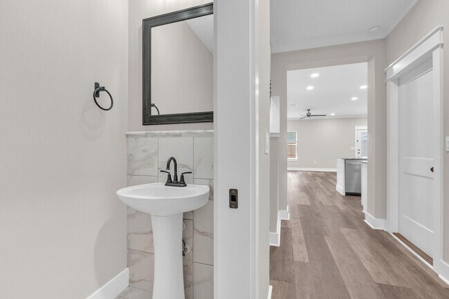 Foto del edificio - Modern 3 Bedroom Townhome!!