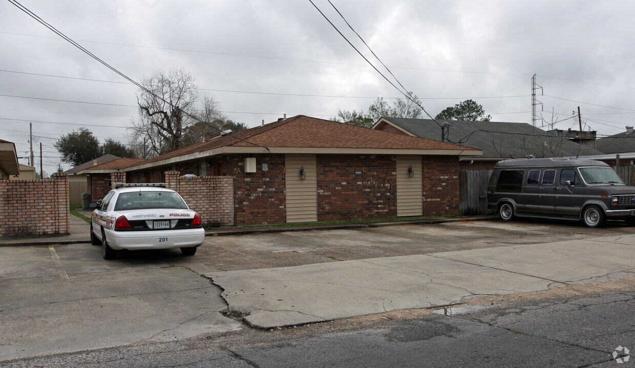 Primary Photo - 1231-1235 West Dr