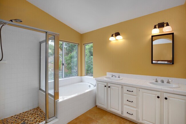 Foto del edificio - Carlsbad Home 3 Bedroom + retreat, 2.5 Bat...
