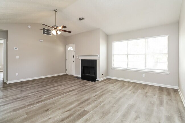 Building Photo - 301 J C Ct