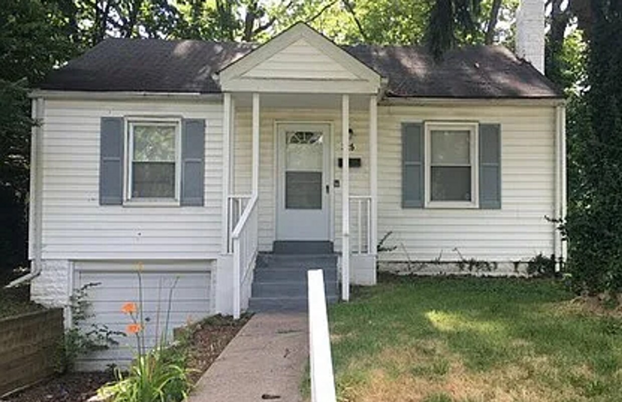 Foto principal - 2 Bedroom 1 Bath with Attached Garage MOVE...