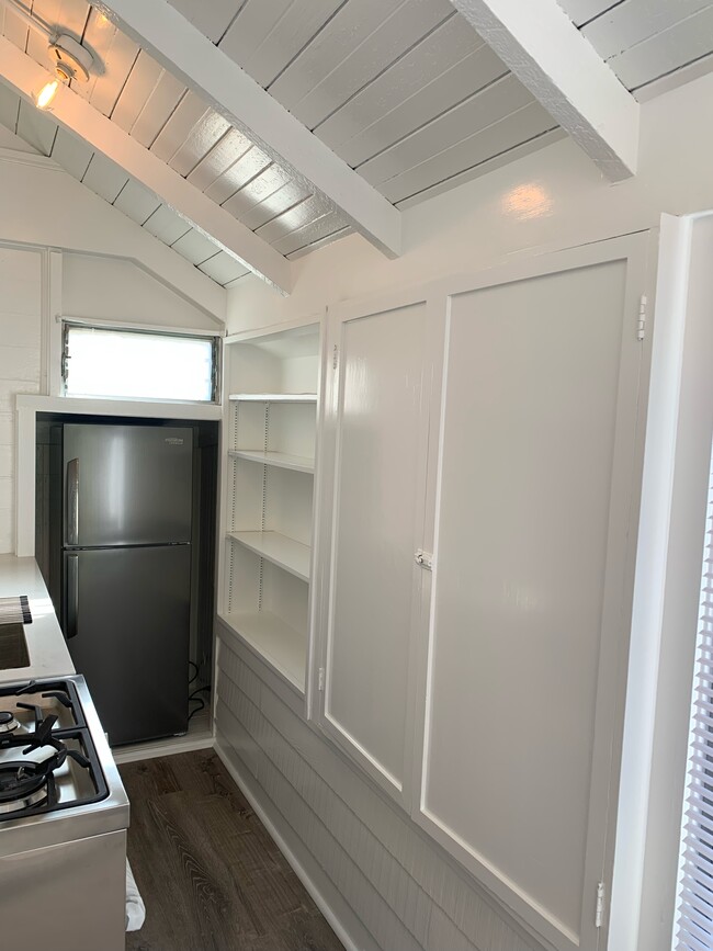 Kitchen - 1427 N Hudson Ave