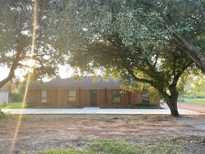 Building Photo - 811 Tori Rd
