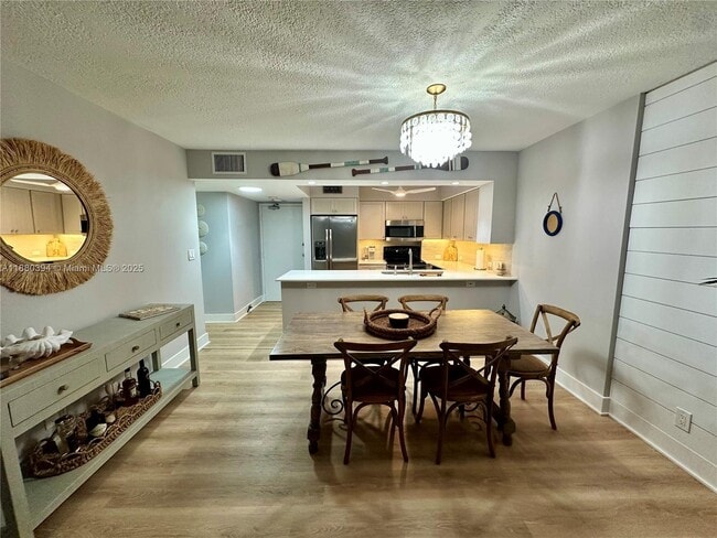 Foto del edificio - 3540 S Ocean Blvd