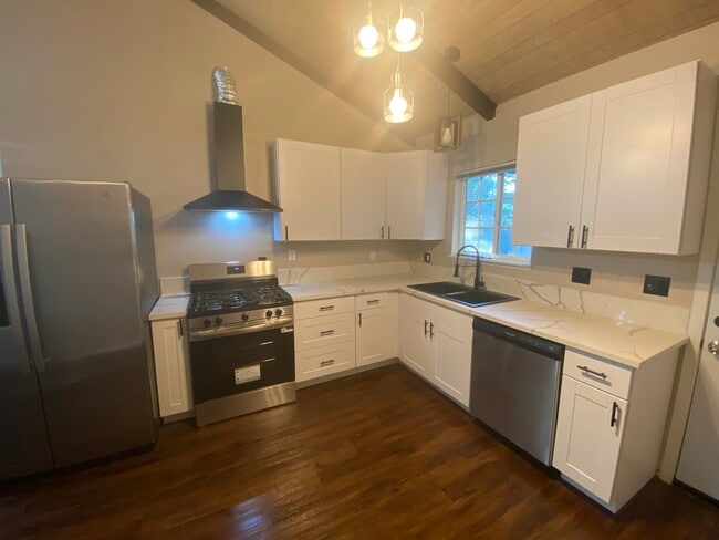 Building Photo - 221 S Valley St