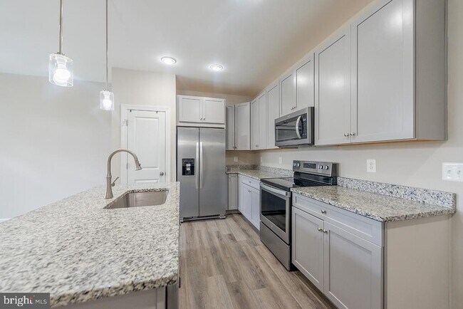 Foto del edificio - 102 Coralyrose Ct