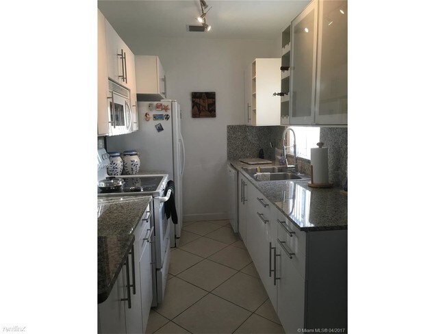 Foto del edificio - 1474 NE 183rd St