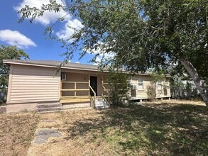Building Photo - 501 Villa Dr