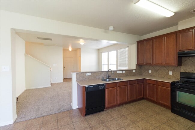 Foto del edificio - 8011 Singing Sonnet Ln