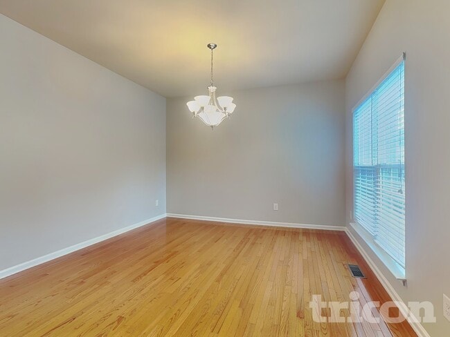 Building Photo - 2190 McLaughlin Dr