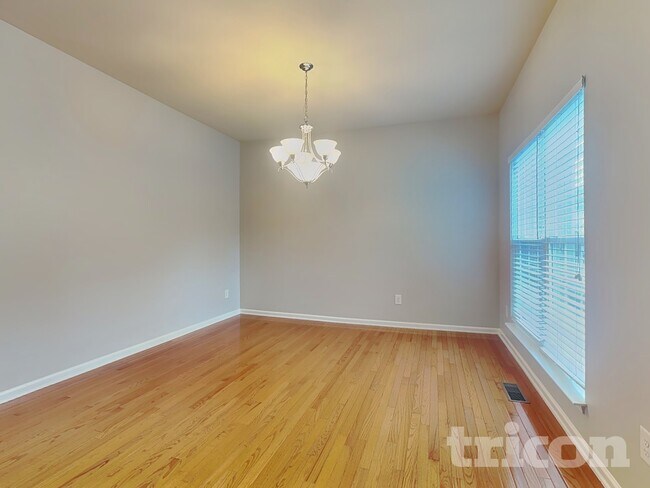 Foto del edificio - 2190 McLaughlin Dr