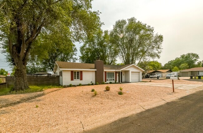 Foto del edificio - 2800 E Burkhart Dr