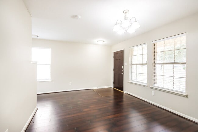 Building Photo - 8119 Stagewood Dr