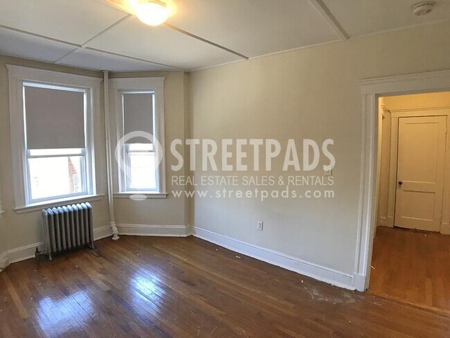 Building Photo - bedroom in Boston MA 02215