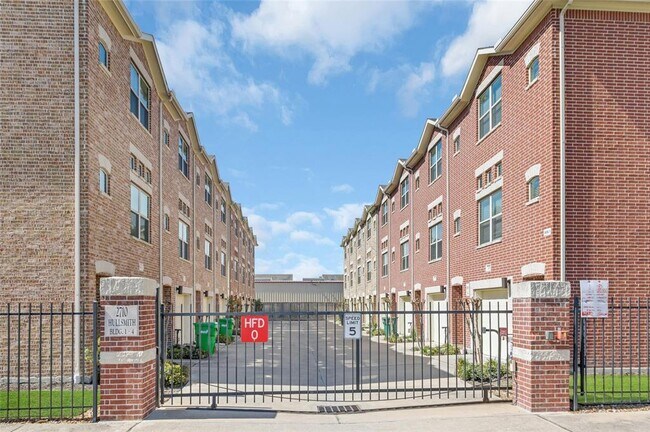 Building Photo - 2710 Hullsmith Dr