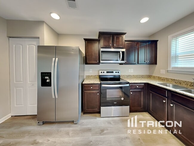 Building Photo - 104 Glazed Springs Ct