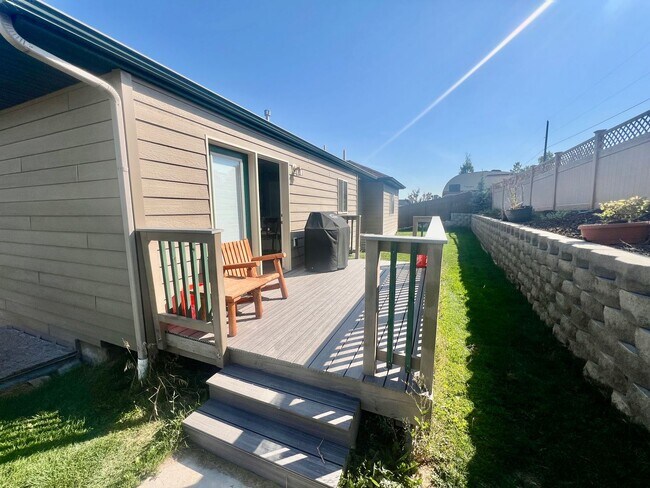 Foto del edificio - Dog Friendly 3 Bed 2 Bath Single Family Home with Fully Fenced Yard in Great Neighborhood!