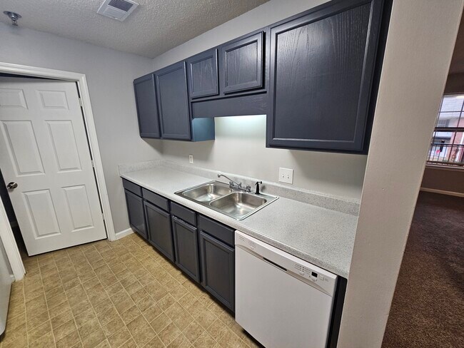 Foto del edificio - Evangeline Heights Apartments