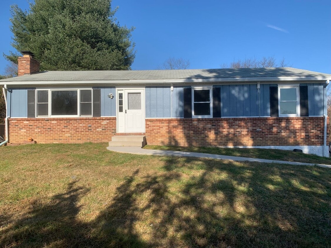 COMING SOON Fully Renovated 3B 1.5B Single... House Rental in