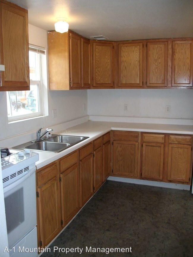 Building Photo - 2 br, 1 bath House - 30453 Hilltop Drive