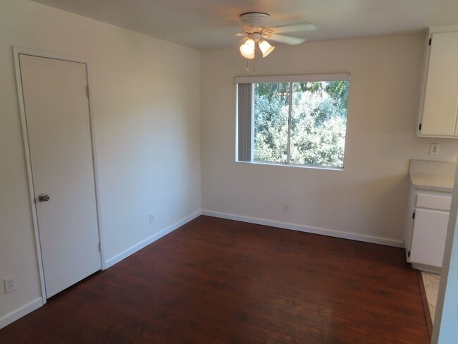 Foto del edificio - Renovated 2 Bed, 2 Bath Apartment in the h...