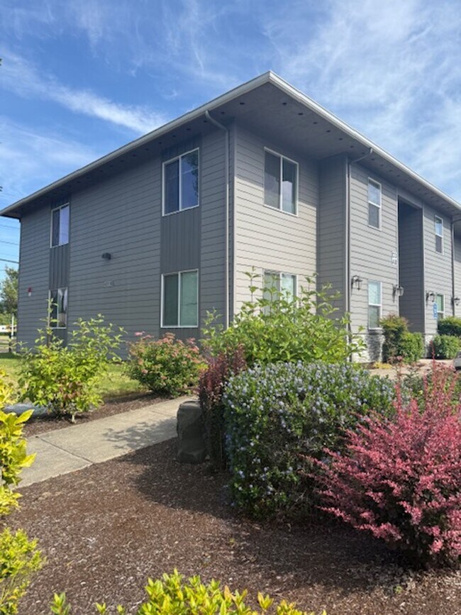 Foto del edificio - Must see modern apartment near pickleball courts and community amenities!