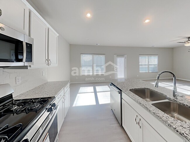 Building Photo - 203 Omega Ct