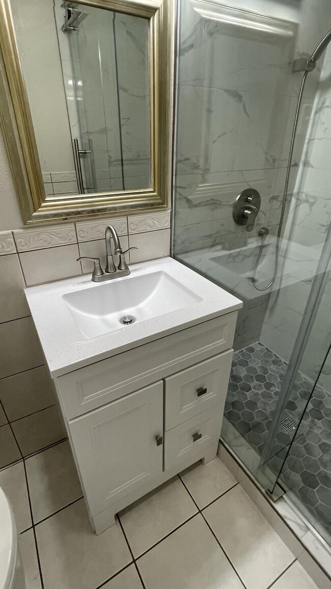 Foto del edificio - 5138 W 141st St