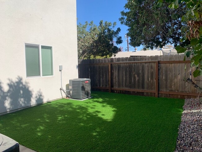 Building Photo - 5137-5139 Tipton St