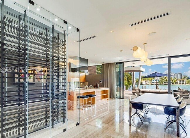 Foto del edificio - 321 E Dilido Dr