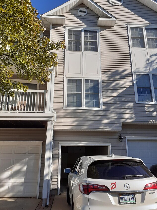 Foto principal - 12816 Fair Briar Ln