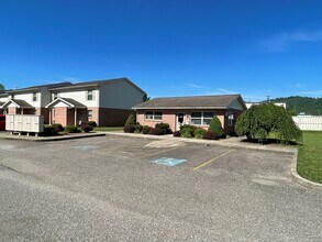 Building Photo - 201 Abbie Dr