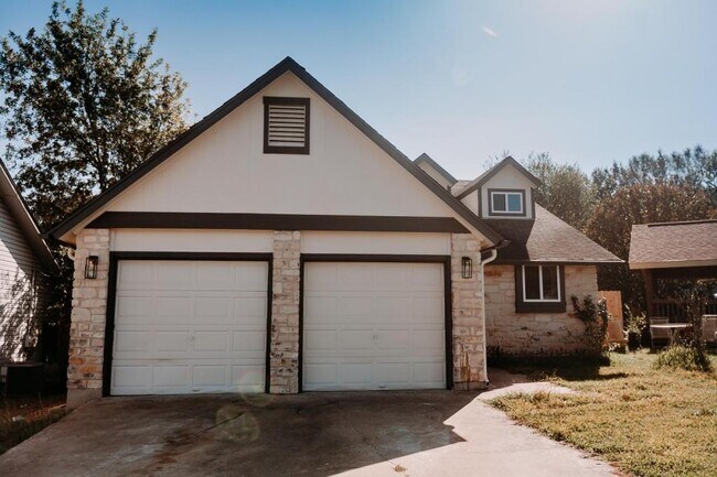 Building Photo - 1505 Windsong Trail