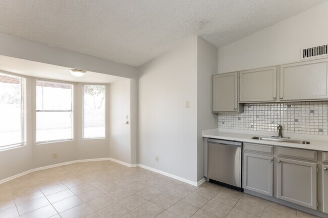 Building Photo - 14426 N 42Nd Place