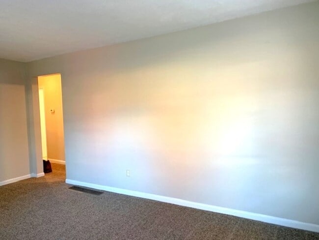 Foto del edificio - Cape Cod on Clay Mills Road!   251104