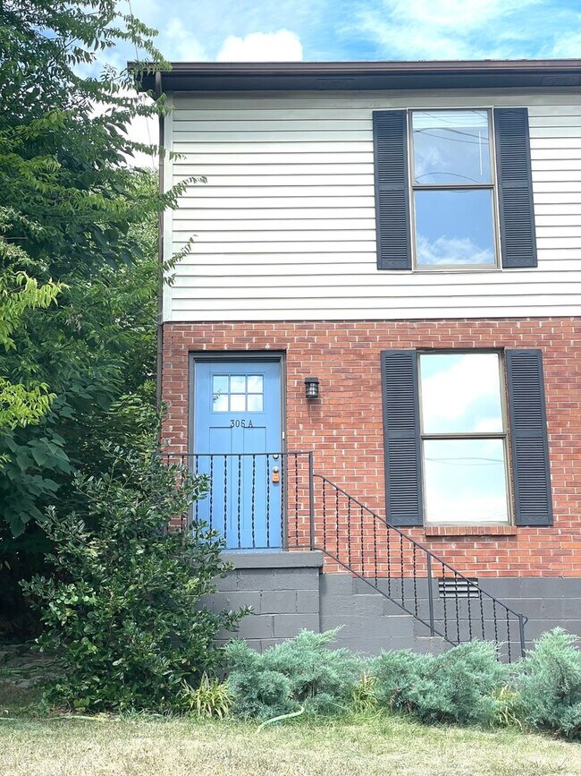 Building Photo - 305 33rd Ave N
