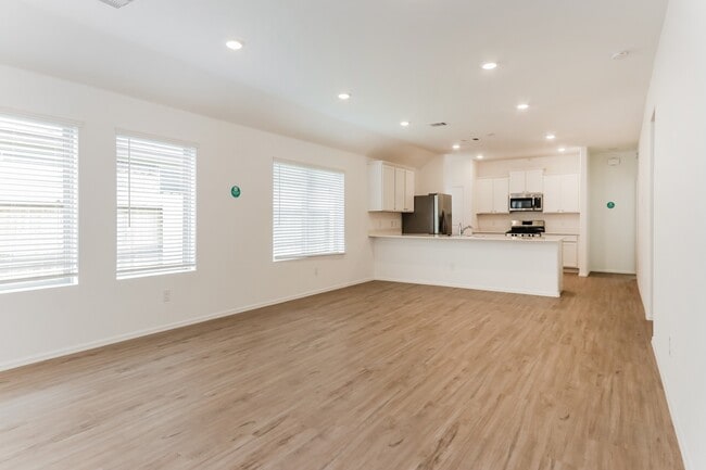 Building Photo - 1731 Sahara Dr