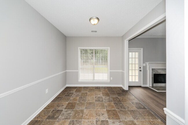 Foto del edificio - 1155 Amberley Woods Dr