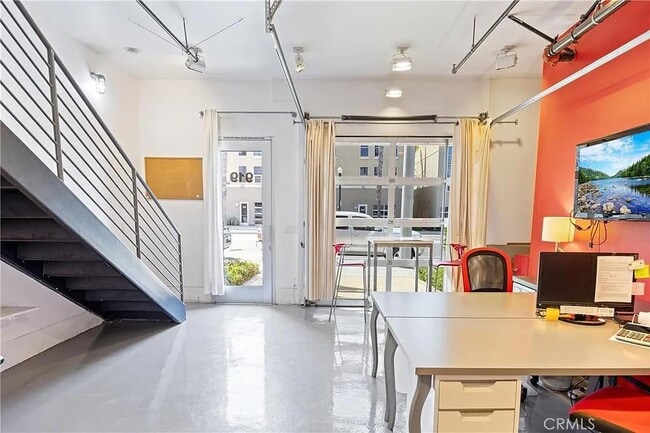 Building Photo - 919 E Santa Ana Blvd