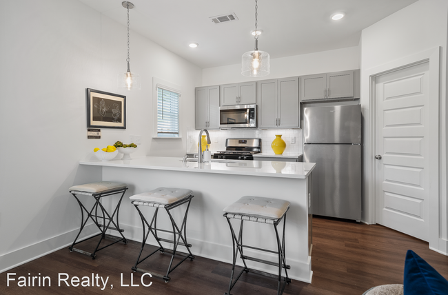 Building Photo - 2 br, 2.5 bath House - 240 Huntley Place